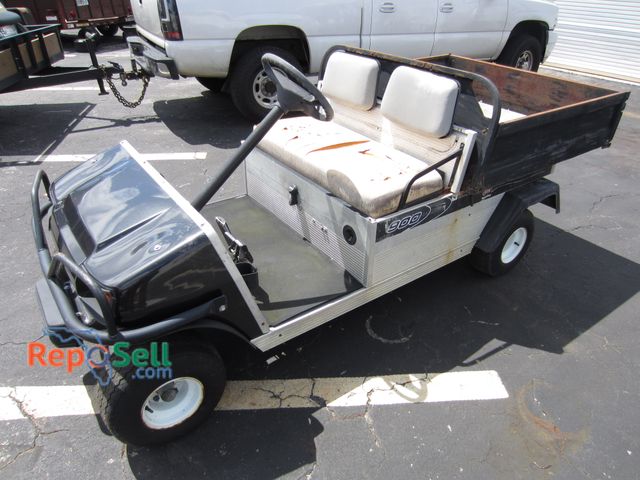 Lot 31-1020 - 2002 Club Car DS 900 Pioneer Golf Cart