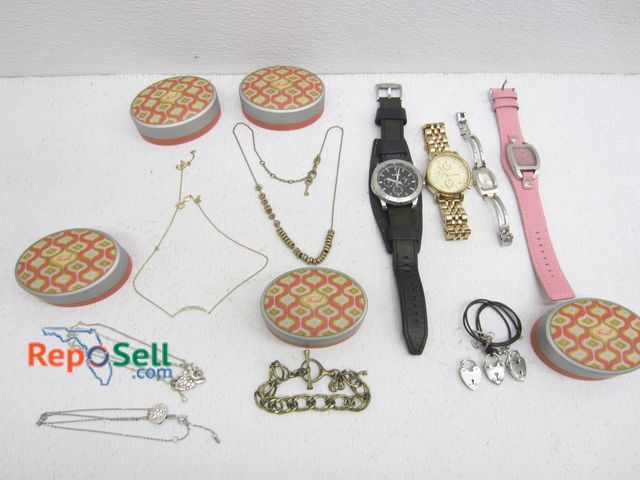 Lot 31-9420 - (5) Fossil Jewelry in Tins and (4) Fossil Watches - Preowned