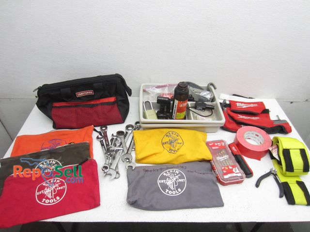 Lot 31-9395 - Hand Tools: Craftsman Wrenches, Tool Bags, etc.