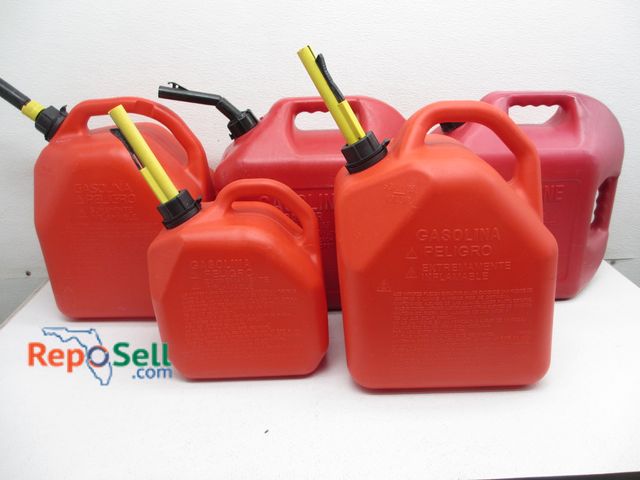 Lot 31-9408 - (4) 5 Gallon Gas Cans And (1) 2 Gallon Gas Can