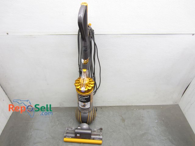 Lot 31-3161 - Dyson Multifllor 2 Vacuum - Power On
