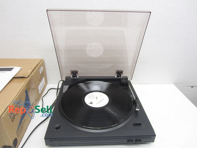Lot 31-9447 - Denon Turntable #DP-29F With Original Box - Power On