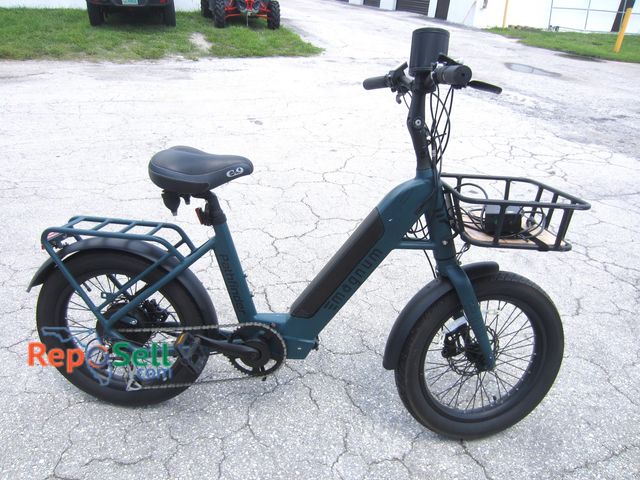 Lot 31-3215 - Magnum Pathfinder Green E-Bike With Charger - Power On, Ran When Tested, 641 Miles