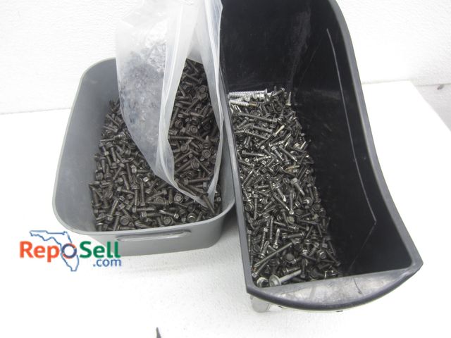 Lot 31-4228 - Lot of 3.25" &amp; 1" Self Drilling Screws