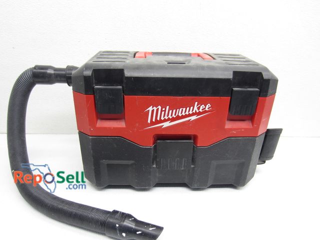 Lot 31-7562 - Milwaukee 18V Vacuum (Powers On) - TOOL ONLY