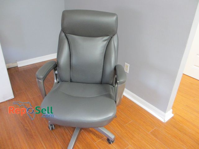 Lot 31-8165 - Gray Lazyboy Rolling Desk Chair