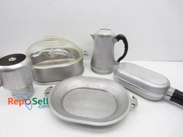 Lot 31-5289 - Guardian Cookware: 7pcs - Kettle, Serving Dish, Roasting Pan w/Lid, etc.