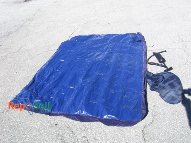 Lot 31-8371 - Air Mattress w/Hand Pump, Queen, Approx. 77x57" - Appears to Hold Air