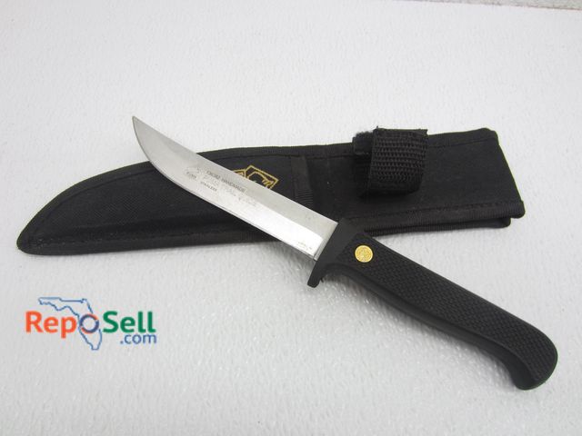 Lot 31-9137 - Puma Knife w/Sheath