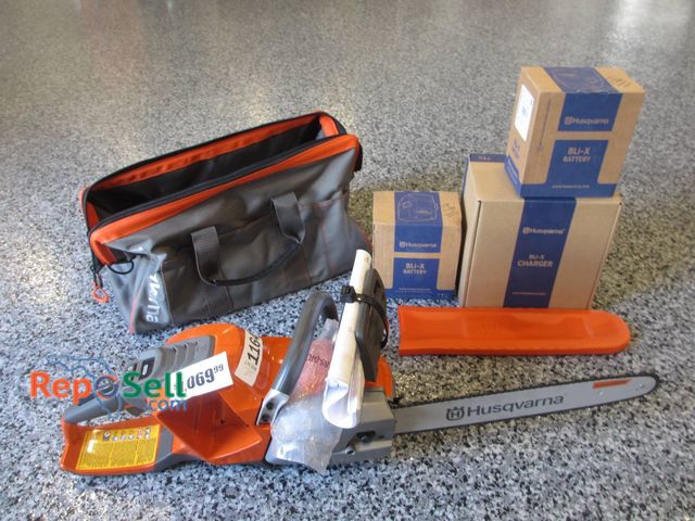 Lot 31-1164 - New Husqvarna 542i XP 40V Chainsaw Includes Two Batteries, Charger, And Storage Bag. Unit Features T...