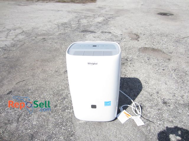Lot 31-6120 - Whirlpool 40 Pint Dehumidifier - Power On