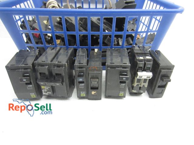 Lot 31-6517 - Various Electric Circuit Breakers, Approximately 30: Square D, GE, Etc.