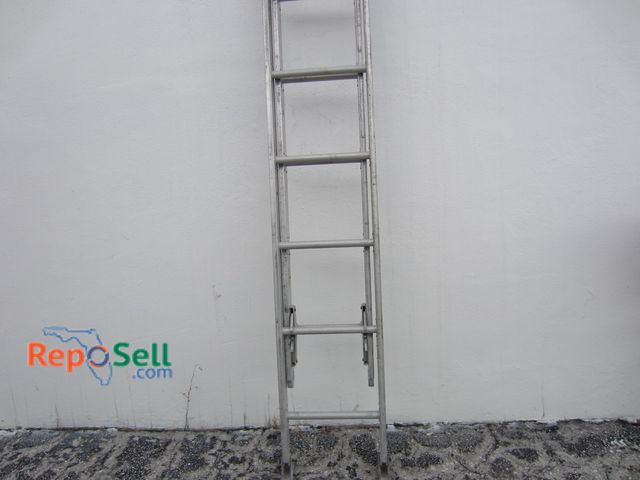 Lot 31-7408 - Metal 14' Extendable Ladder