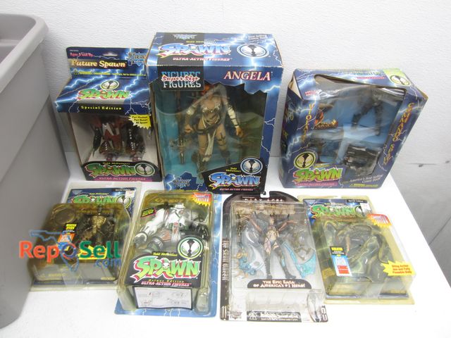 Lot 31-7295 - Lot of Spawn Toys - Mostly Sealed: Commando, Angela, etc.