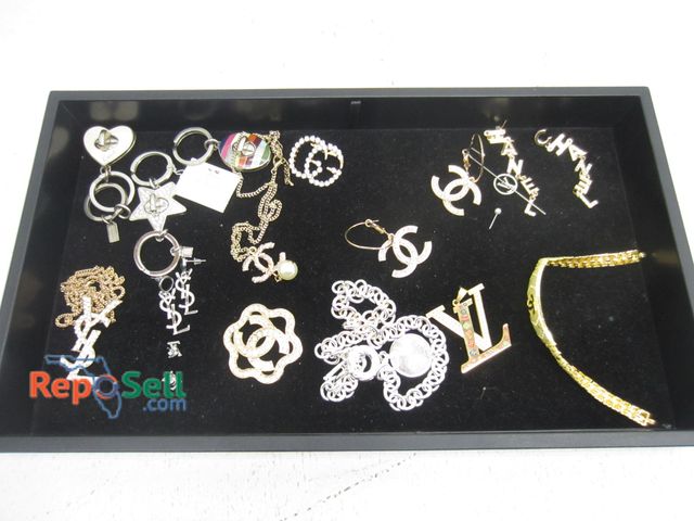 Lot 31-6033 - Lot of designer jewelry - No COAs.