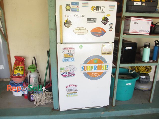 Lot 31-8595 - 1 White Tappan Top Freezer Refrigerator, Model TRT1512JW6, 60x29x31 Inches - Working/Cold
