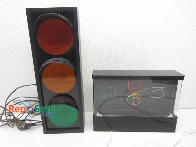 Lot 31-1230 - Stop Light and Black Light Clock (both power on)