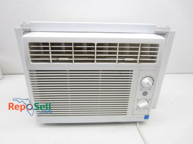 Lot 31-5411 - GE AC Window Unit, 16.5x15", #AHT05LZW1 - Powers On/Cools
