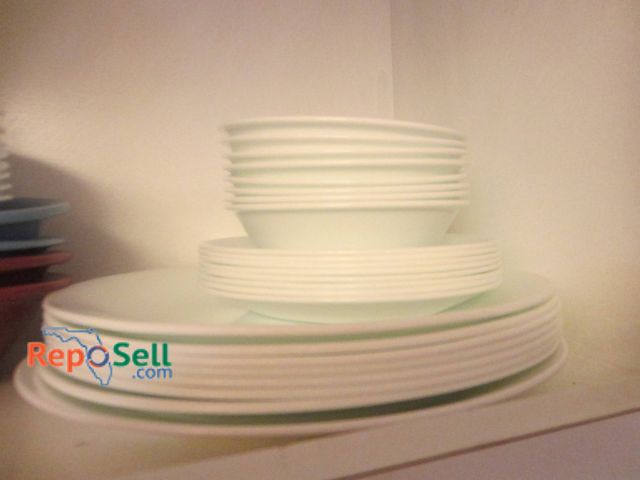 Lot 31-8566 - Corelle Vitrelle And Market Street International Dishware Plates & Bowls
