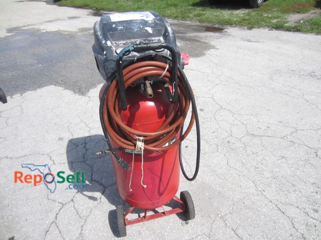 Lot 31-6103 - Husky 26 Gallon Air Compressor #671-049 - Power On, Builds Pressure