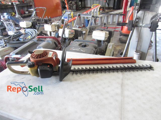 Lot 31-1063 - Stihl Gas hedge trimmer powers on.