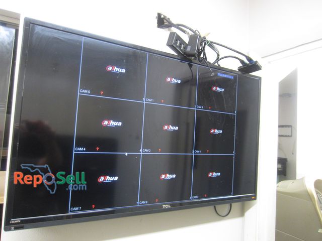Lot 31-2130 - TCL 40" TV - Powers On - Bring Tools