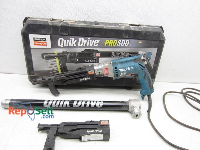Lot 31-5223 - Makita Decking Screw Gun With Acces And Case - Power On