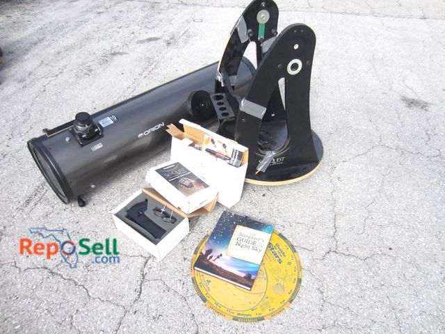 Lot 31-9300 - Orion Sky Quest xt10 Telescope, Needs Base Repaired Or Replaced