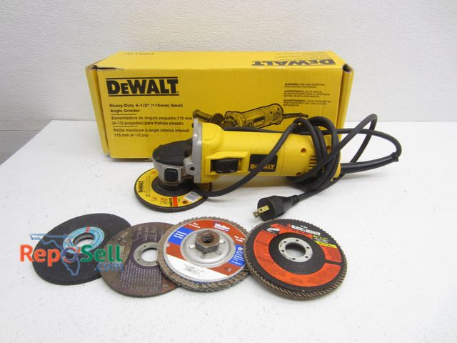 Lot 31-9474 - DeWalt Heavy Duty 4 1/2" Grinder #D28110 With (4) Discs - Power On