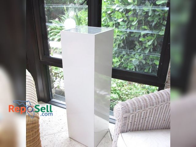 Lot 31-1152 - White Lit-Up Display Stand 42"x12"