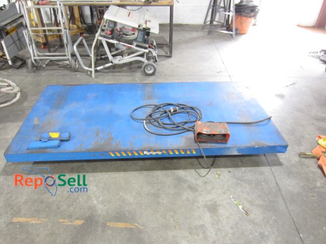 Lot 31-8008 - Bishamon 6500 lb Cap 230V Single Phase Hydraulic Lift 8' x 4'