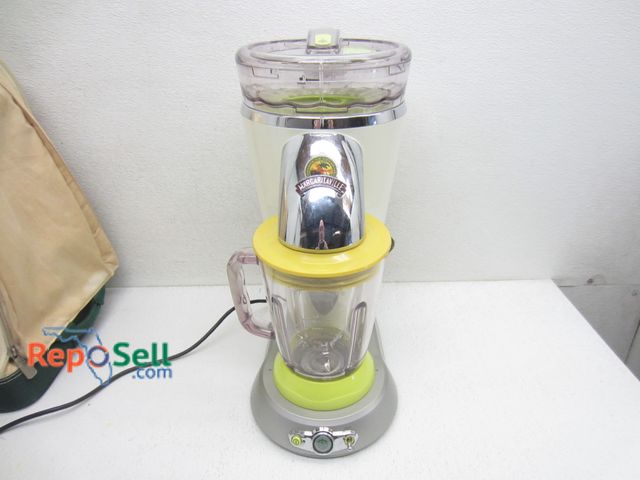 Lot 31-9337 - Margaritaville drink maker with travel case, powers on, pre-owned.