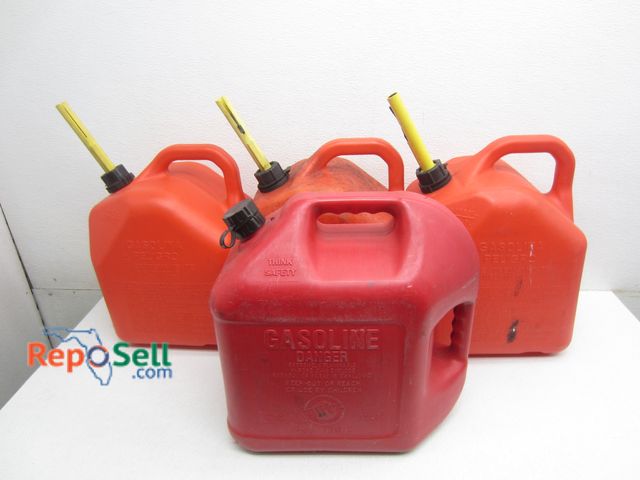 Lot 31-6267 - (4) 5gal Gas Cans - Bring Tote