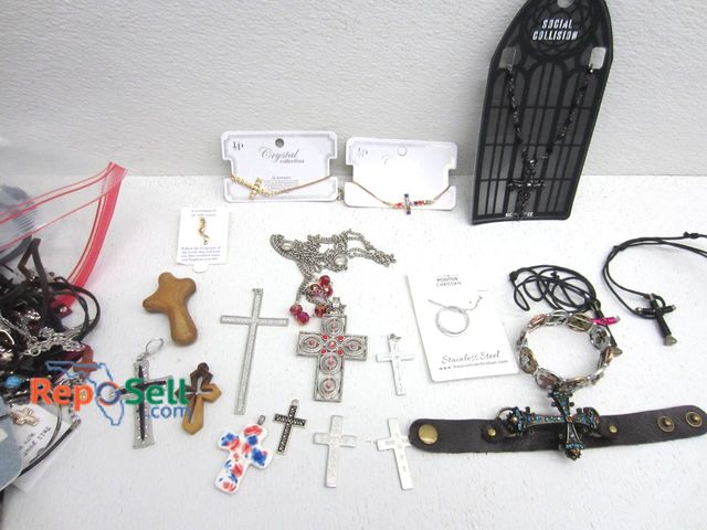 Lot 31-6262 - Religious Jewelry Lot