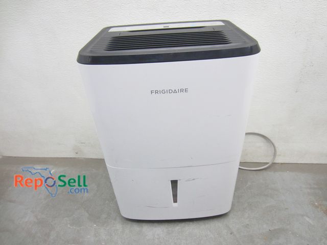 Lot 31-7121 - Frigidaire Dehumidifier #FFAP5033W1 - Power On