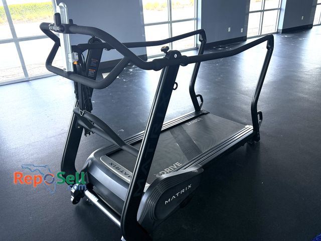 Lot 31-6305 - 2023 Matrix S-Drive Treadmill (Self Powered)  Shows little to no use.