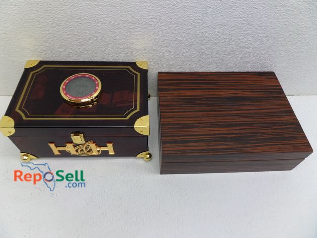 Lot 31-5377 - (2) Cigar Humidors, 1 Acrylic Habanos Y Hermanos w/ cedar balls - &amp; Wood Humidor, both have matc...