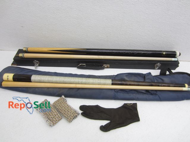 Lot 31-6300 - (2) Pool Cues w/Cases &amp; Accessories
