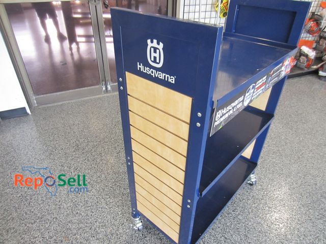 Lot 31-1233 - New Husqvarna rolling work cart 51X35X19