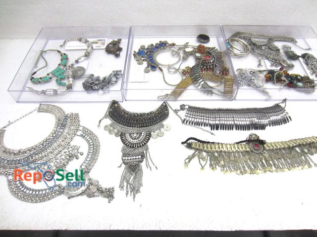 Lot 31-6054 - Lot Of Costume Jewelry