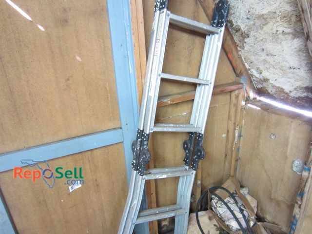 Lot 31-2053 - Folding Aluminum Ladder