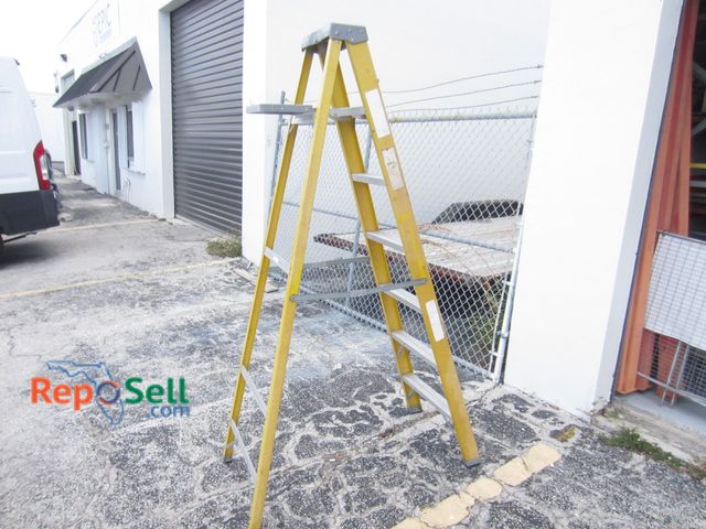 Lot 31-9415 - Keller 7' Aluminum A-Frame Ladder