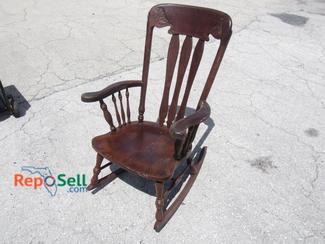 Lot 31-9505 - Vintage Wood Rocking Chair