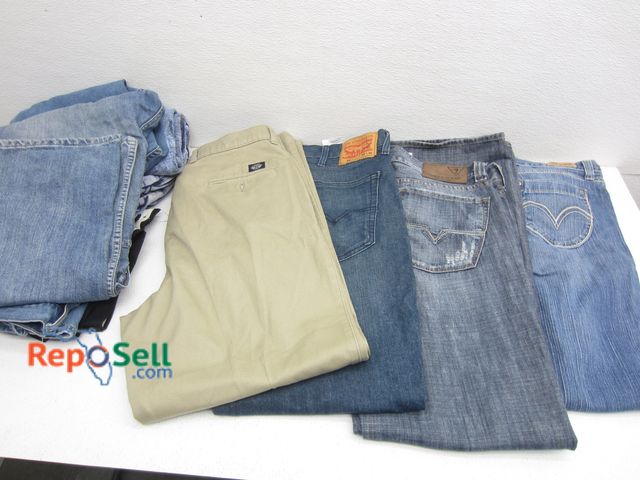 Lot 31-7452 - (8) Men's Jeans, Size 34-40: Guess, Levi, Dockers etc - Bring Tote