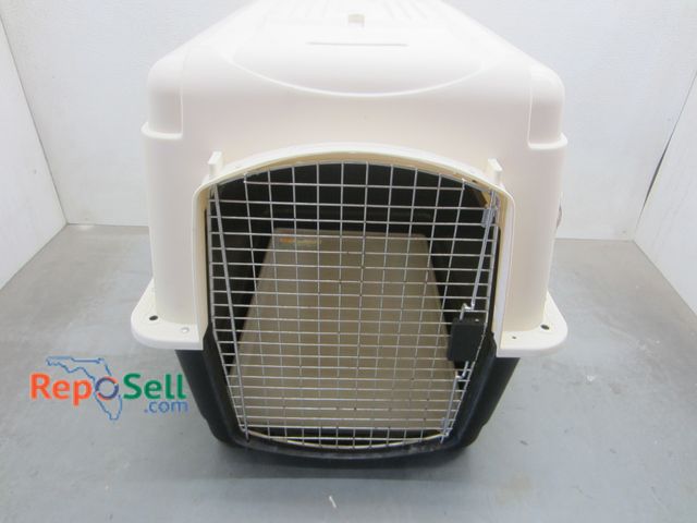 Lot 31-2546 - Large Plastic Dog Kennel