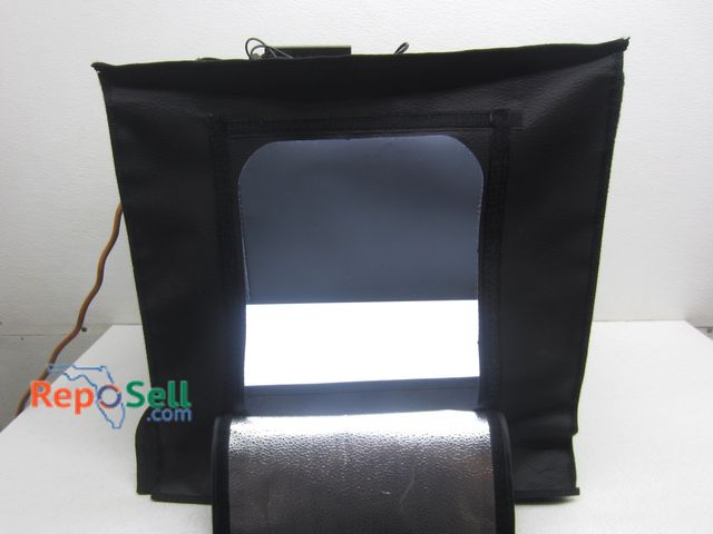 Lot 31-5058 - Raubay Dimmable Photo Tent with Black &amp; White Backgrounds, 20"H - Powers On
