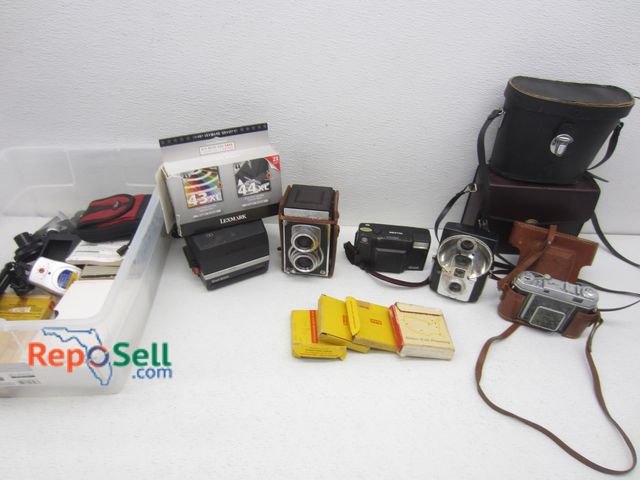 Lot 31-9469 - Vintage Camera Lot: Holiger, Brownie, Kodak, etc.