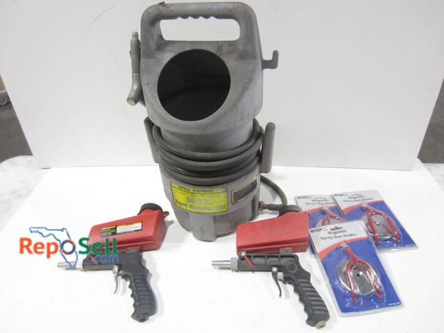 Lot 31-8100 - Spot Blaster Kit w/ (2) Guns, (3) Magnetic Spray Gun Holders