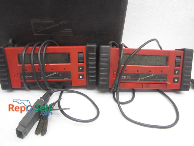 Lot 31-9149 - (2) Snap-On Scanners MT2500 with Cables and Case
