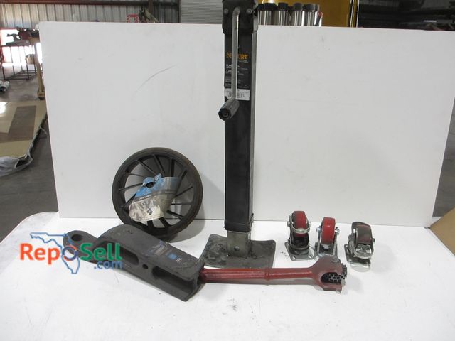 Lot 31-8327 - Tool Lot: Curt 8000 lb. Floor Jack, Reese 4" Drop Receiver, etc.
